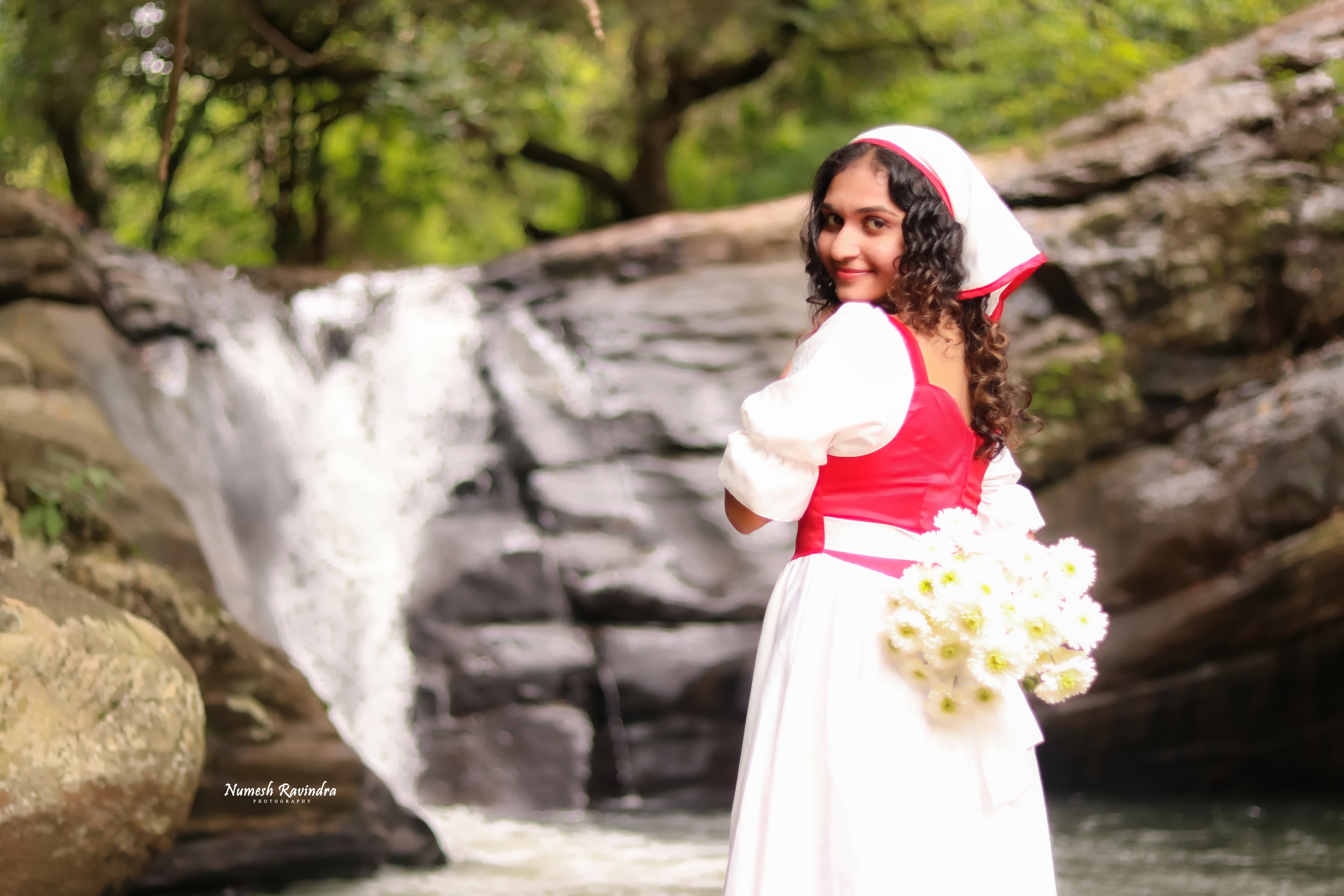 Anu Karunathilaka - Photo 3
